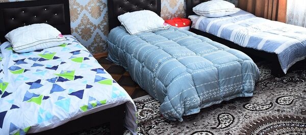 Спальная комната в общежитии учебного центра ГКНБ в Хороге - Sputnik Тоҷикистон