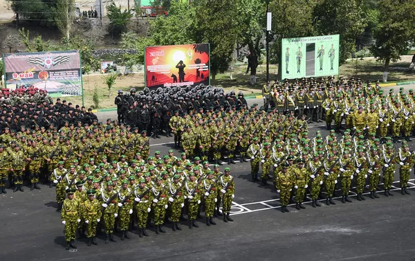 Военный парад в Хороге по случаю приезда президента Таджикистана Военный парад в Хороге по случаю приезда президента Таджикистана - Sputnik Тоҷикистон