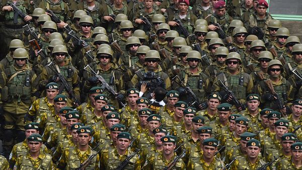 Военный парад в Хороге по случаю приезда президента Таджикистана - Sputnik Таджикистан