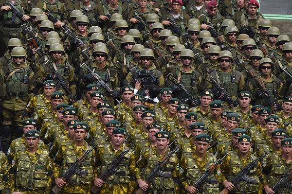 Военный парад в Хороге по случаю приезда президента Таджикистана Военный парад в Хороге по случаю приезда президента Таджикистана - Sputnik Тоҷикистон