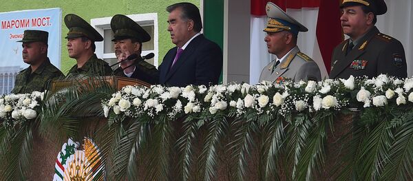 Эмомалӣ Раҳмон ва роҳбарони сохторҳои қудратӣ дар Отряди сарҳадии Хоруғ - Sputnik Тоҷикистон