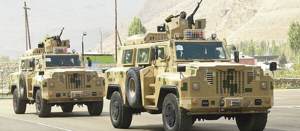 Гузашти техникаи низомӣ дар Отряди сарҳадии Хоруғ Гузашти техникаи низомӣ дар Отряди сарҳадии Хоруғ - Sputnik Тоҷикистон