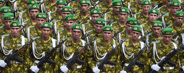 Военный парад в Хороге по случаю приезда президента Таджикистана - Sputnik Тоҷикистон