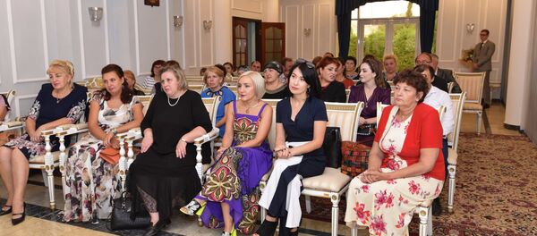 Встреча российских учителей с послом РФ в Таджикистане Игорем Лякиным-Фроловым - Sputnik Таджикистан