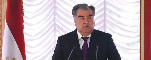 Эмомалӣ Раҳмон, раисиҷумҳури Тоҷикистон дар мулоқот бо роҳбарону фаъолони ВМКБ - Sputnik Тоҷикистон