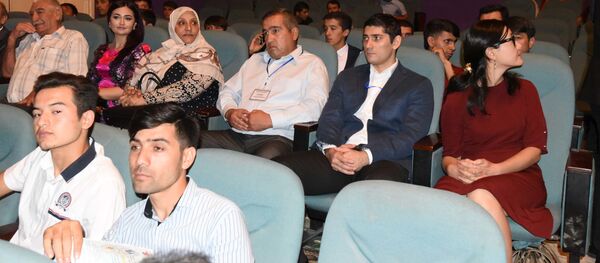 Просмотр фильмов в кинотеатре на III Международном фестивале короткометражных фильмов Навсоз - Sputnik Таджикистан