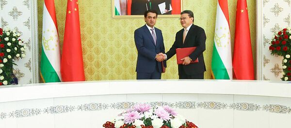 Встреча Рустама Эмомали с председателем города Чиндао, Менг Фанли Встреча Рустама Эмомали с председателем города Чиндао, Менг Фанли - Sputnik Тоҷикистон