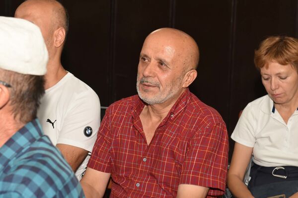 “Лабчанг”: шоири мардумии Тоҷикистон Гулрухсор Сафиева китоби навашро рӯнамоӣ кард - Sputnik Тоҷикистон