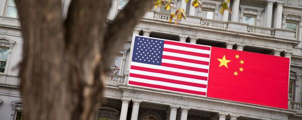 Флаг США и Китая на стене, архивное фото - Sputnik Таджикистан
