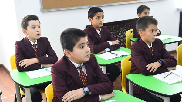 Ученики в Кембриджской академии - Sputnik Таджикистан