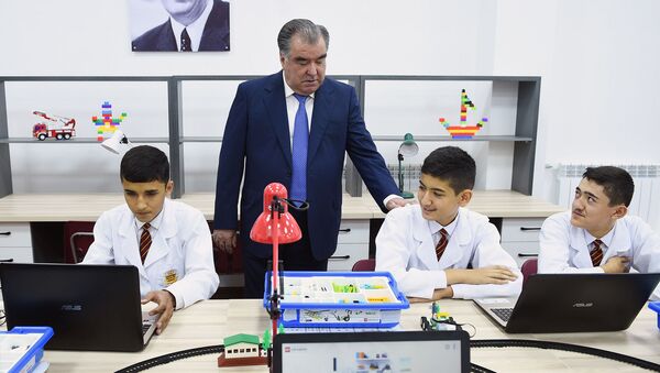 Эмомали Рахмон открыл в Душанбе Кембриджскую академию - Sputnik Таджикистан
