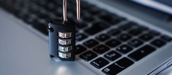 Защита компьютера от взлома, архивное фото - Sputnik Таджикистан