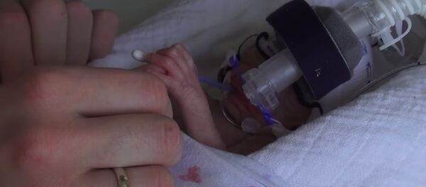 Близняшки весом 380 и 880 грамм - Sputnik Таджикистан