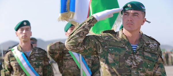 Двусторонние учения военных Узбекистана и Таджикистана по уничтожению условных террористических группировок Двусторонние учения военных Узбекистана и Таджикистана по уничтожению условных террористических группировок - Sputnik Таджикистан