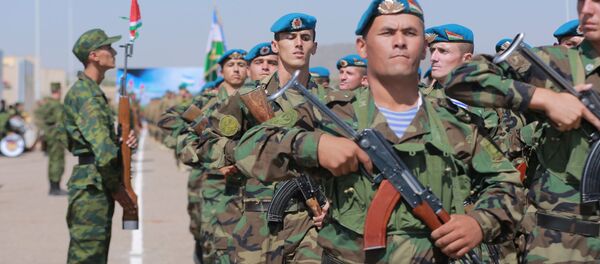 Двусторонние учения военных Узбекистана и Таджикистана по уничтожению условных террористических группировок - Sputnik Таджикистан