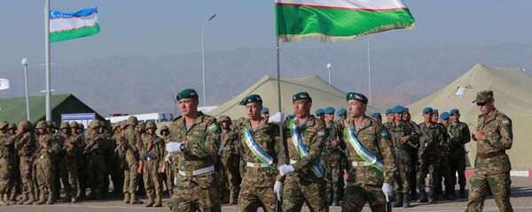 Двусторонние учения военных Узбекистана и Таджикистана по уничтожению условных террористических группировок Двусторонние учения военных Узбекистана и Таджикистана по уничтожению условных террористических группировок - Sputnik Тоҷикистон