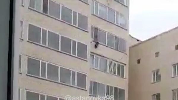 Мальчик сорвался с 10-го этажа в Астане - Sputnik Таджикистан