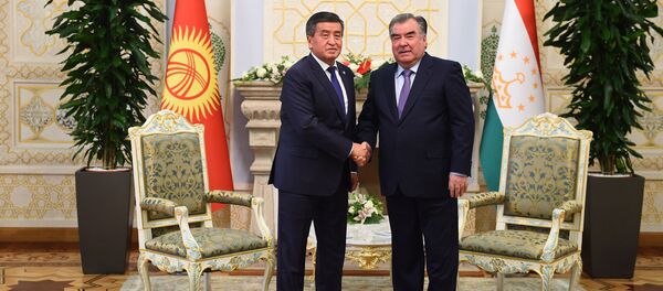 Встреча Рахмона с президентом Киргизии Сооронбой Жээнбеков Встреча Рахмона с президентом Киргизии Сооронбой Жээнбеков - Sputnik Тоҷикистон