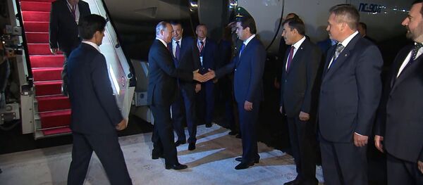 Президент России Владимир Путин прибыл в Душанбе на саммит глав государств СНГ - Sputnik Тоҷикистон