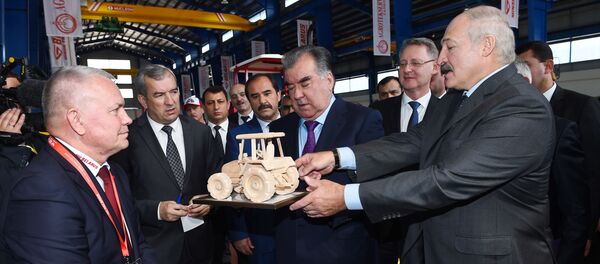 Президенты Таджикистана Эмомали Рахмон и Беларуси Александр Лукашенко запустили вторую очередь СП ЗАО Агротехсервис - Sputnik Тоҷикистон