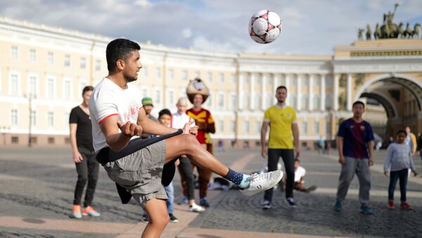 Болельщики ЧМ-2018 по футболу в  Санкт-Петербурге - Sputnik Таджикистан