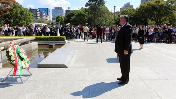 Президент Таджикистана Эмомали Рахмон посетил мемориал жертв бомбардировки Хиросимы - Sputnik Таджикистан