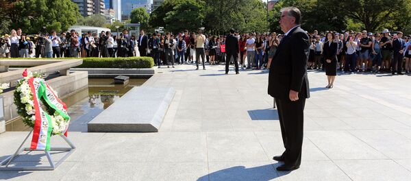 Президент Таджикистана Эмомали Рахмон посетил мемориал жертв бомбардировки Хиросимы - Sputnik Таджикистан