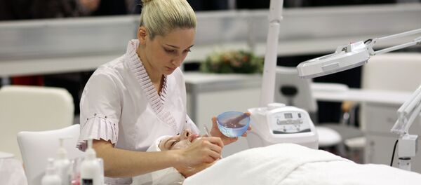 Косметолог, архивное фото Косметолог, архивное фото - Sputnik Таджикистан