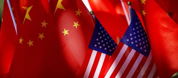 Флаг США и флаг Китая, архивное фото - Sputnik Тоҷикистон