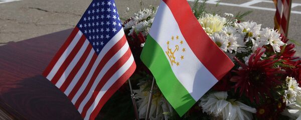 Флаги Таджикистана и США Флаги Таджикистана и США - Sputnik Тоҷикистон