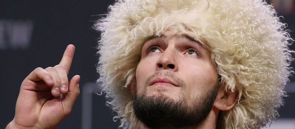 Хабиб Нурмагомедов перед боем с Макгрегором - Sputnik Тоҷикистон