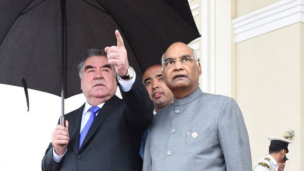 Президент Таджикистана Эмомали Рахмон и глава Индии Шри Рам Натха Ковинда
 - Sputnik Таджикистан