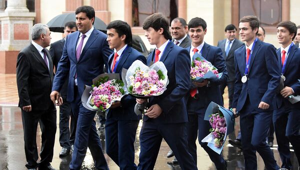 Юношеская сборная Таджикистана вернулась на Родину - Sputnik Таджикистан