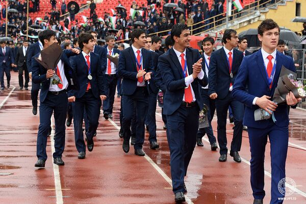 Юношеская сборная Таджикистана вернулась на Родину - Sputnik Таджикистан