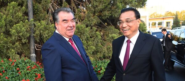Президент Таджикистана Эмомали Рахмон и премьер Госсовета КНР Ли Кэцян - Sputnik Таджикистан