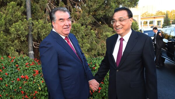 Президент Таджикистана Эмомали Рахмон и премьер Госсовета КНР Ли Кэцян - Sputnik Таджикистан