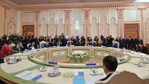 Премьер-министр РФ Д. Медведев принимает участие в заседании Совета глав правительств ШОС - Sputnik Таджикистан