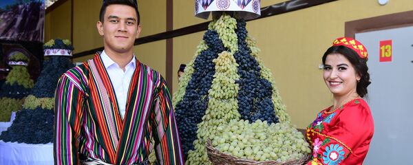 Фрукты в Душанбе, архивное фото Фрукты в Душанбе, архивное фото - Sputnik Таджикистан