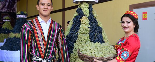 Фрукты в Душанбе, архивное фото - Sputnik Таджикистан