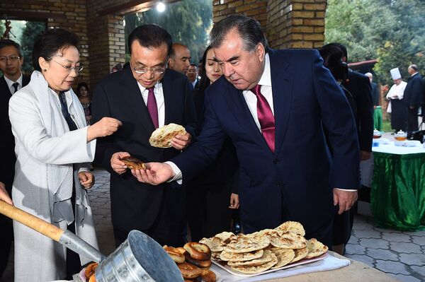 Нонпазии ҳамсари сарвазири Чин дар истироҳатгоҳи Варзоб - Sputnik Тоҷикистон