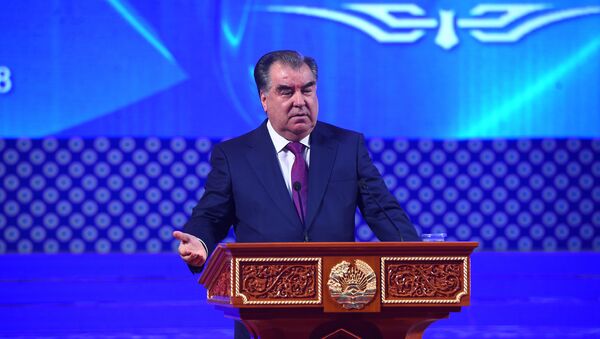 Президент Таджикистана Эмомали Рахмон на форуме предпринимателей - Sputnik Тоҷикистон
