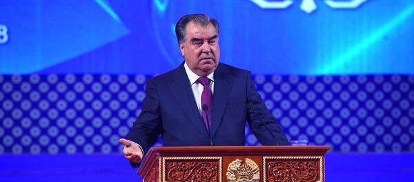 Президент Таджикистана Эмомали Рахмон на форуме предпринимателей - Sputnik Таджикистан