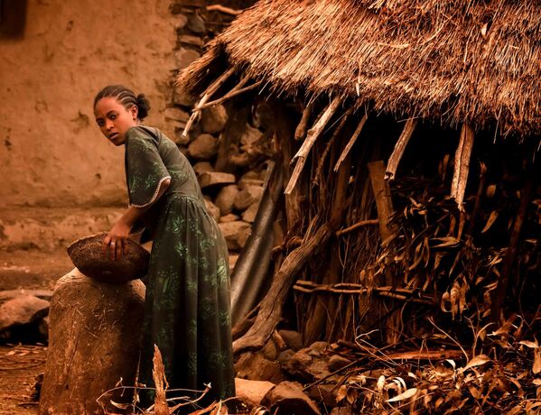 Женщина в Эфиопии, архивное фото - Sputnik Таджикистан