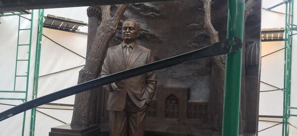 В Москве установили памятник Исламу Каримову  - Sputnik Таджикистан