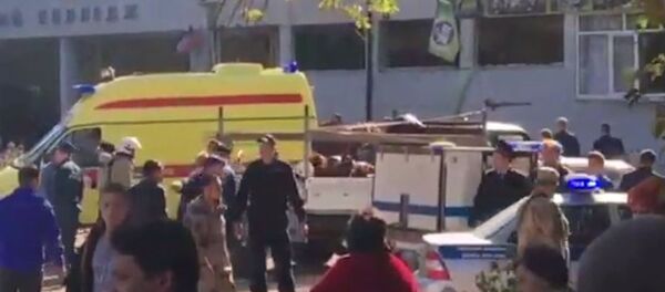 Взрыв в колледже в Керчи. Кадры с места происшествия Взрыв в колледже в Керчи. Кадры с места происшествия - Sputnik Таджикистан