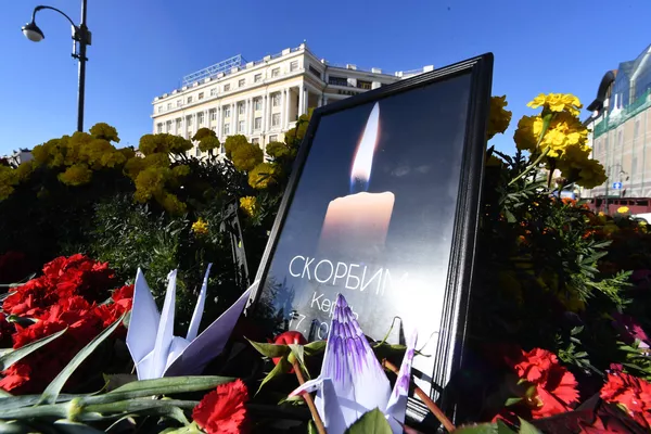 Ёдгории мардумӣ дар Владивосток дар ёди қурбониёни ҳодисаи Керч