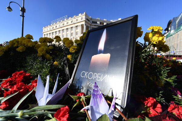 Акции памяти о погибших при нападении на колледж в Керчи - Sputnik Таджикистан