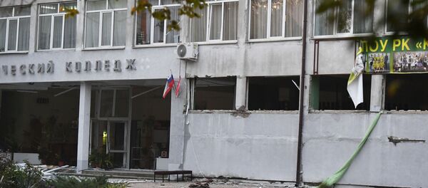 Здание Политехнического колледжа в Керчи, в котором произошли взрыв и стрельба Здание Политехнического колледжа в Керчи, в котором произошли взрыв и стрельба - Sputnik Таджикистан