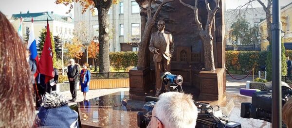 Памятник Исламу Каримову в Москве Памятник Исламу Каримову в Москве - Sputnik Тоҷикистон