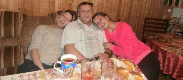 Ксения Музофарова (слева) и Ульяна Киселева (справа) - Sputnik Таджикистан